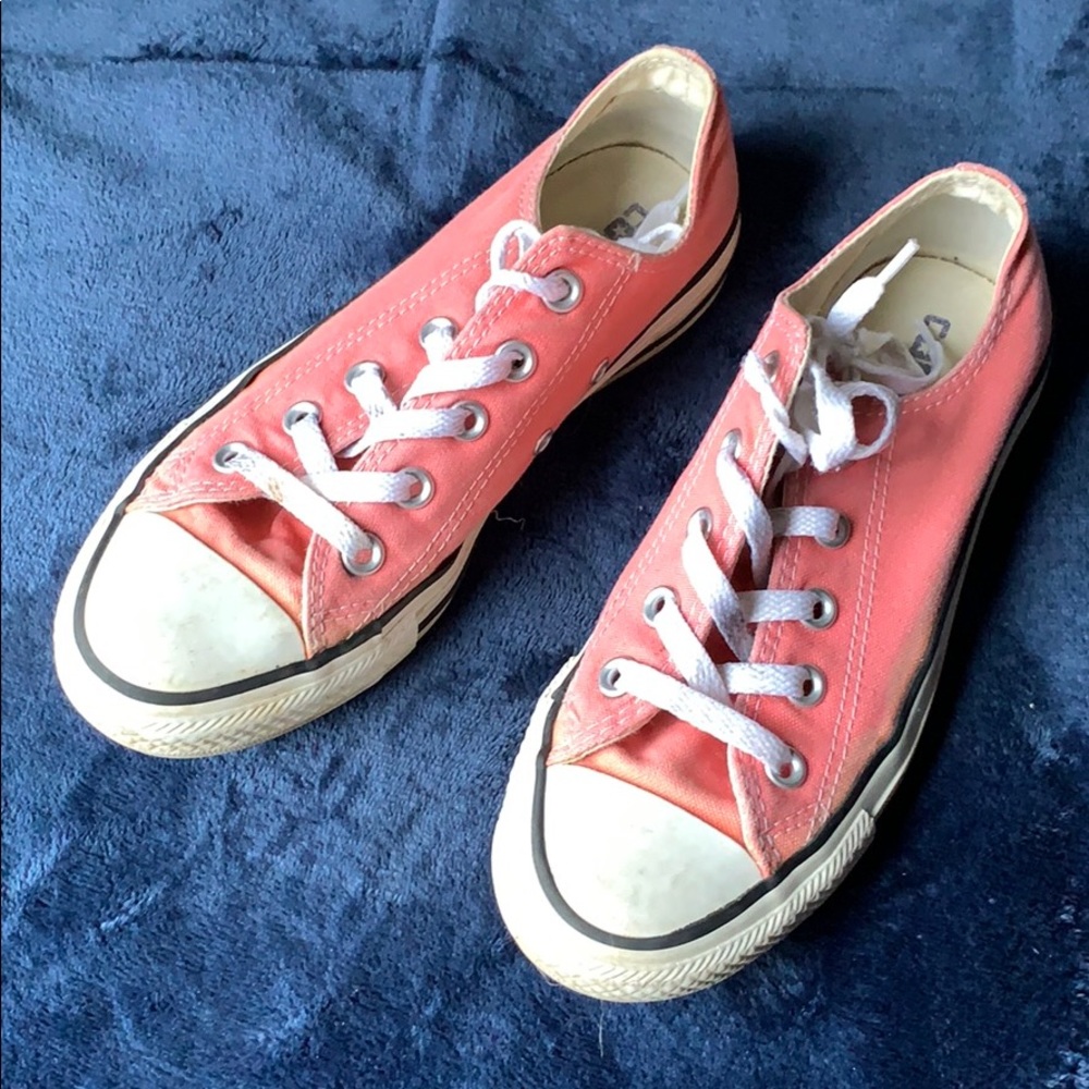 Converse pink shoes